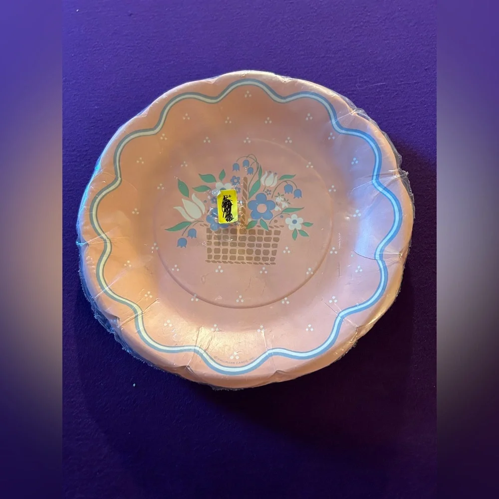 💜 CLEARANCE 2/5 AMBASSADOR VTG NWT Set of 8 paper dessert plates.